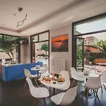 מלון דירות Ligure 4*